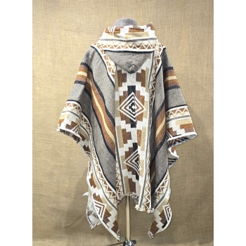 Poncho ekwadorskie - długie ze 100% wełny owczej w odcieniu beżowo brązowym.